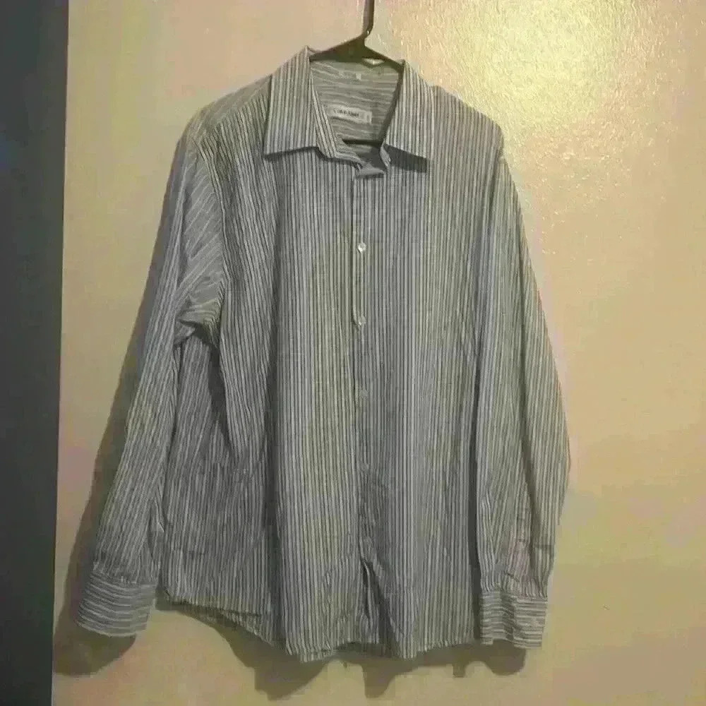 Calvin Klein - Men’s Large - Dress Button Up Shirt